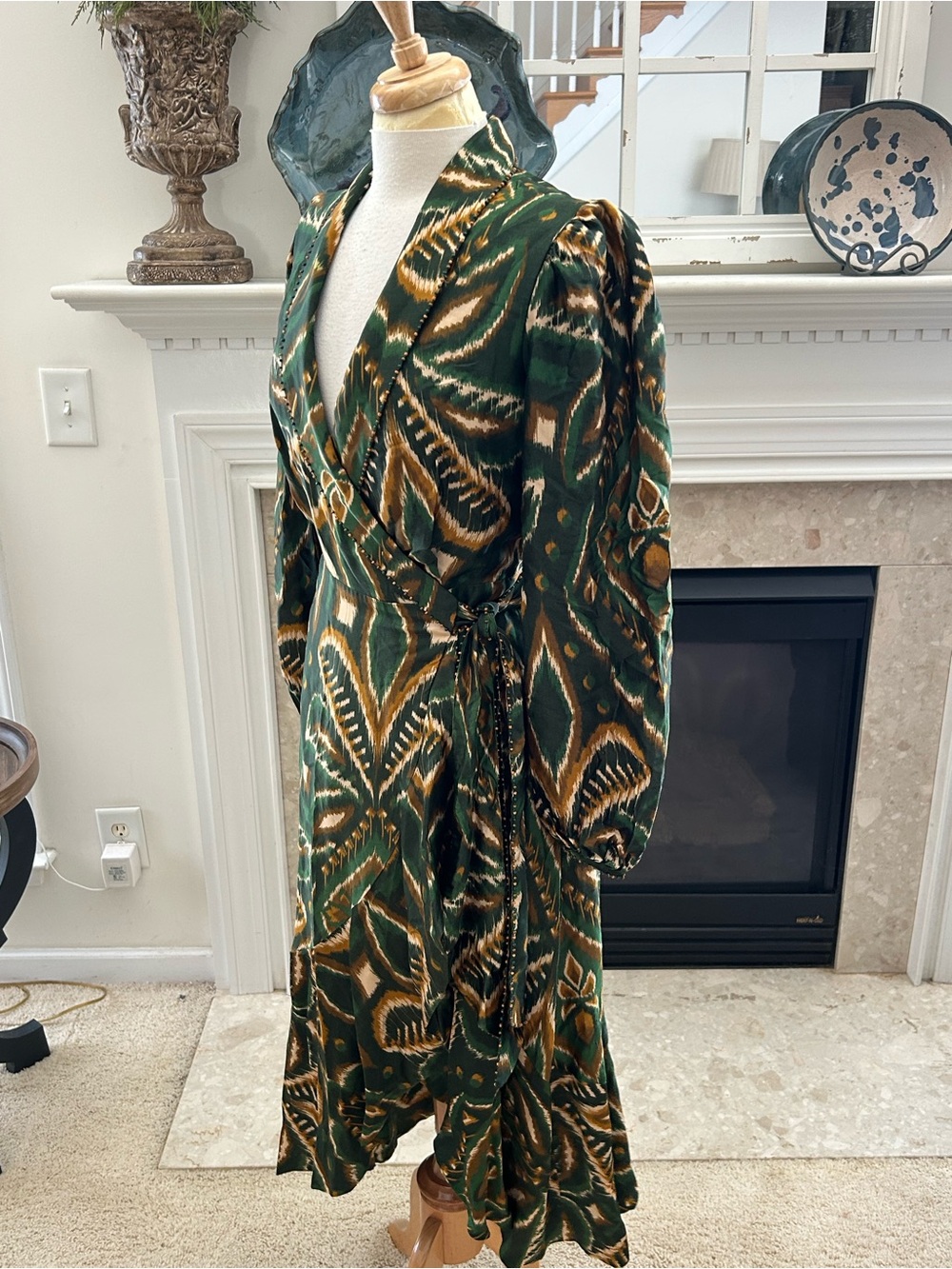 FARM Rio Pineapple Ikat Asymmetric Emerald & Gold Printed Long-Sleeve Wrap Dress - Picture 5 of 16